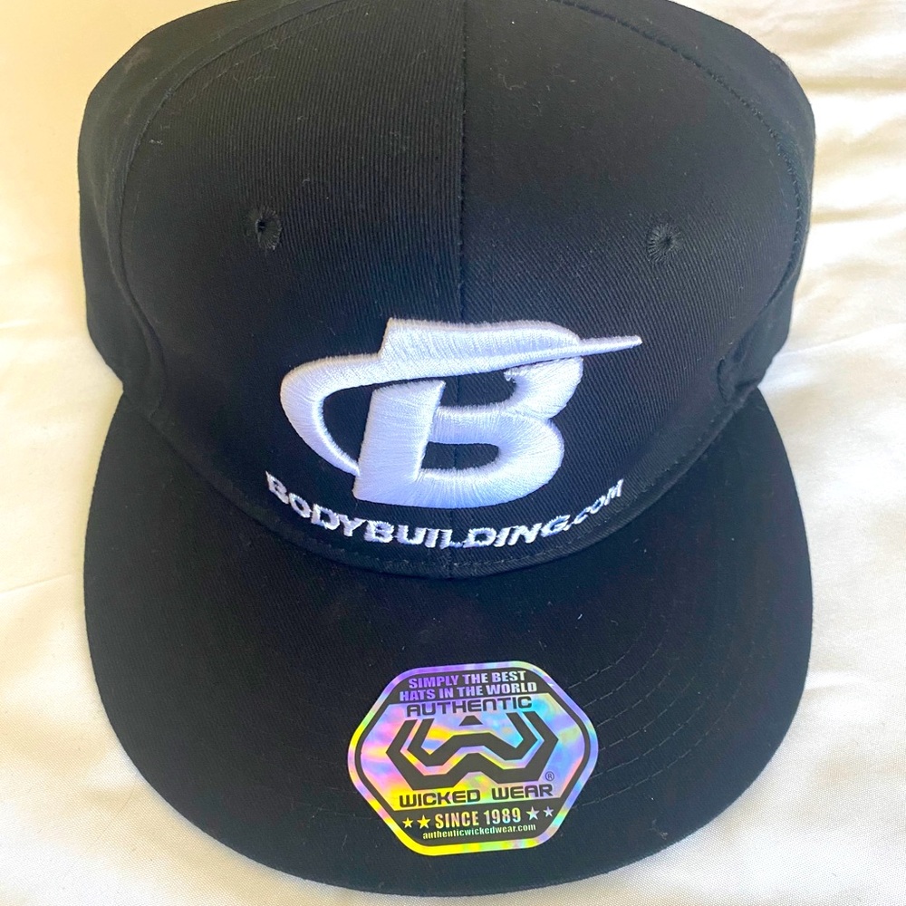 Men’s black hat with Bodybuilding.com logo NWT
